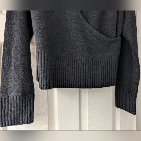 NWT Abercrombie&Fitch black sweater top (size L) - Picture 3 of 4